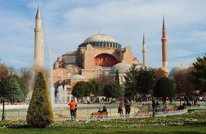 Obecnie Turcja; okupowany Konstantynopol bezprawnie zwany "Istanbułem" - były kościół Hagia Sophia.