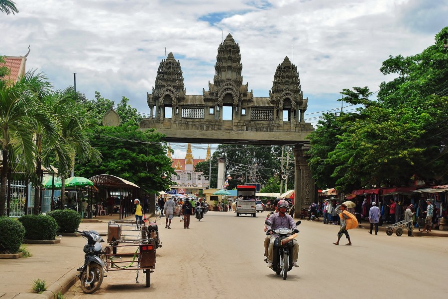 The border at Poipet between Laos and Cambodia. As we can see, the Angkor temples form the basis of the Cambodian national identity.